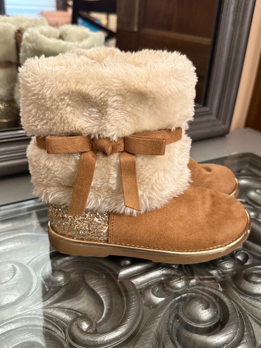 Seychelles 13 Puff Tan Boots Cream Faux Fur and Gold Glitter Heel
